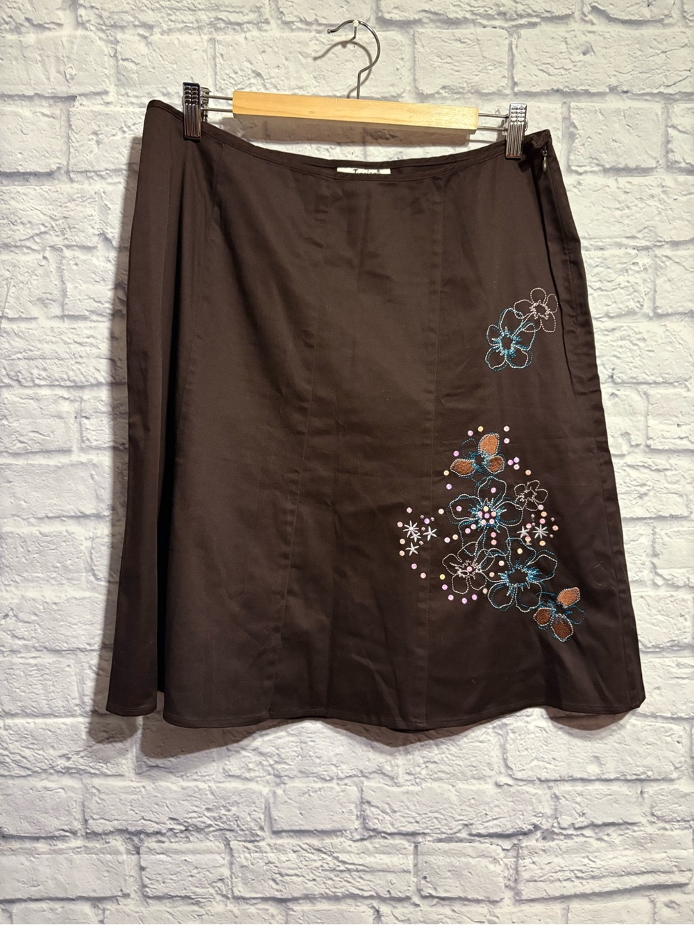 Jessica  Y2K Brown A-Line Skirt with Embroidered Floral Accents Size 14